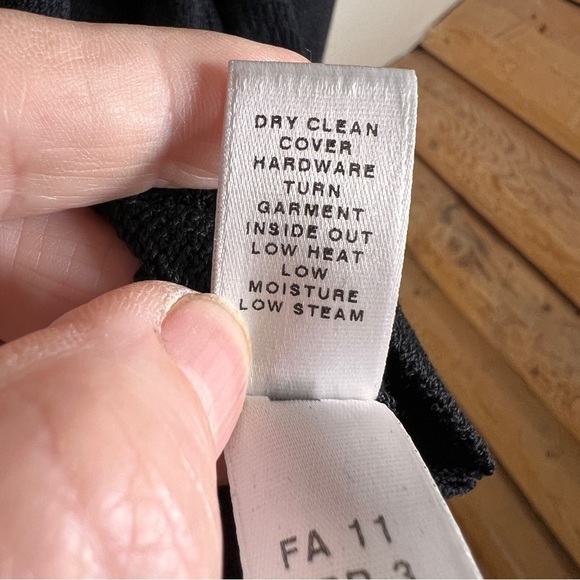 ST.JOHN ESSENTIALS for Nordstrom Black Zipper Front Santana Knit Sweater. Large - Picture 5 of 7